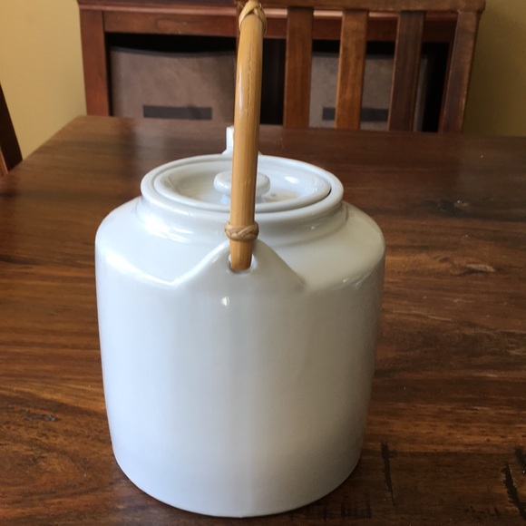 Vintage White Japanese Style Teapot w/ Bamboo Handle by Taylor & Ng (c) 1971 - Picture 4 of 16